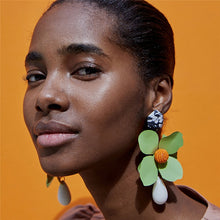 Load image into Gallery viewer, Big Flower Earring